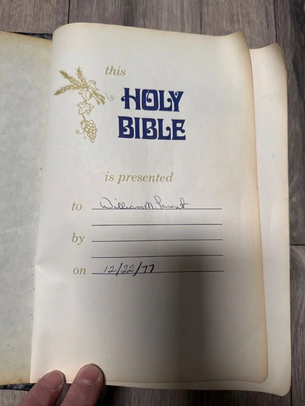 Holy Bible Giant Print King James Version World Outreach Edition Black Leatheret